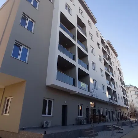 Horizon * Golem (Tirana)