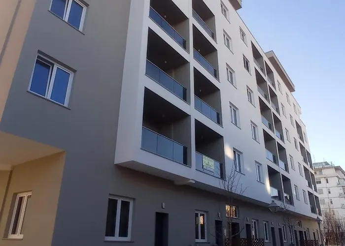 Horizon * Golem (Tirana)